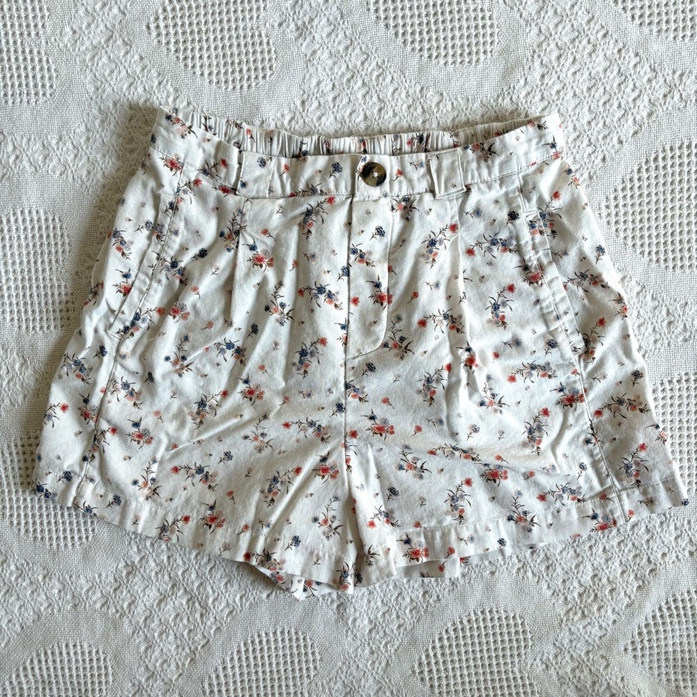 $5 or 3/$10 American Eagle Floral Shorts Size Medium